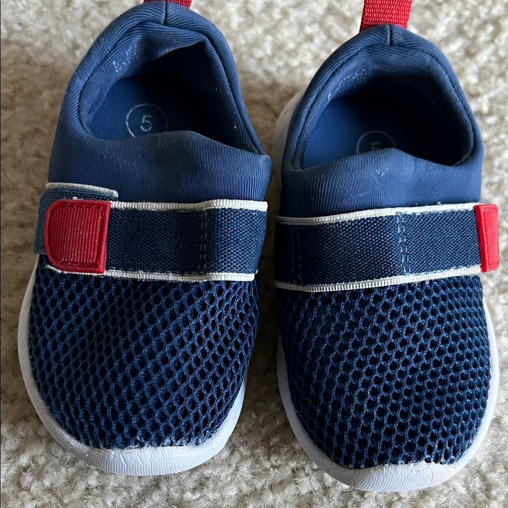 Toddler size 5 water shoes
